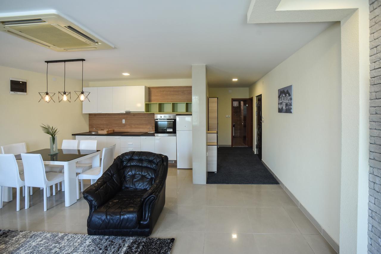 City Center Apartments Pirot Exterior foto